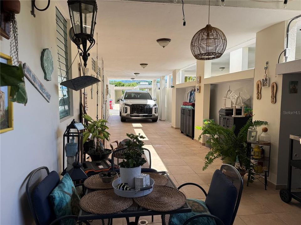 Active With Contract: $269,900 (3 beds, 2 baths, 1176 Square Feet)