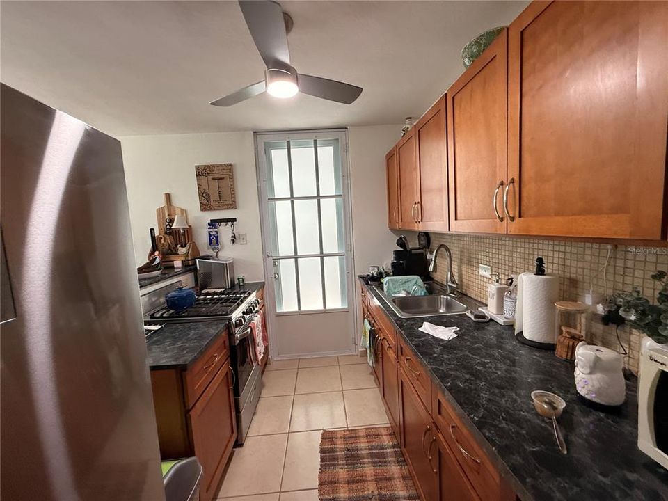 Active With Contract: $269,900 (3 beds, 2 baths, 1176 Square Feet)