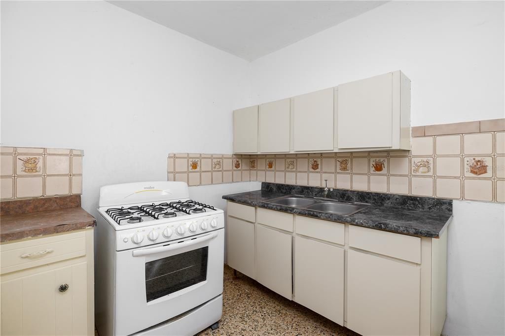 For Sale: $350,000 (2 beds, 0 baths, 2924 Square Feet)