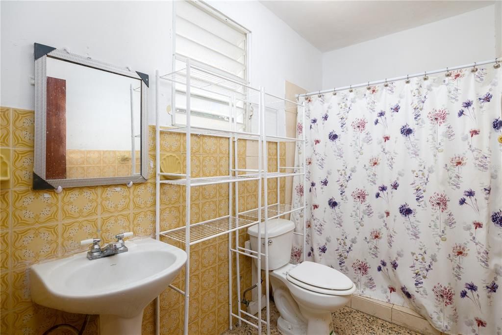 For Sale: $350,000 (2 beds, 0 baths, 2924 Square Feet)