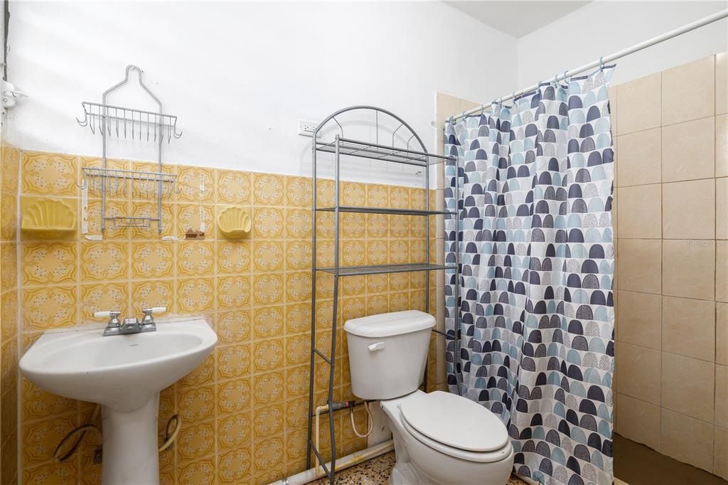 For Sale: $350,000 (2 beds, 0 baths, 2924 Square Feet)