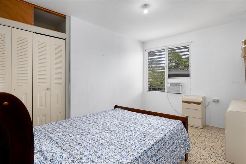 For Sale: $350,000 (2 beds, 0 baths, 2924 Square Feet)