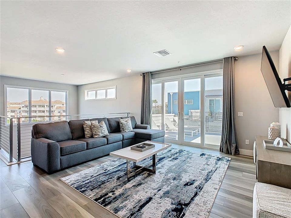 В аренду: $4,300 (5 спален, 4 ванн, 2630 Квадратных фут)