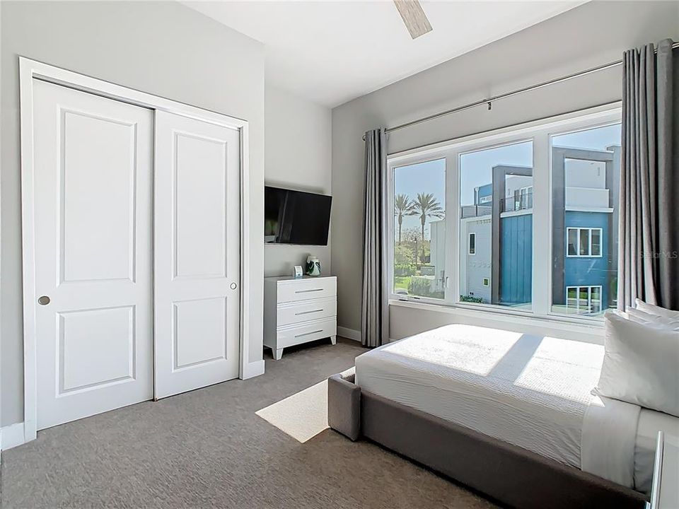 В аренду: $4,300 (5 спален, 4 ванн, 2630 Квадратных фут)