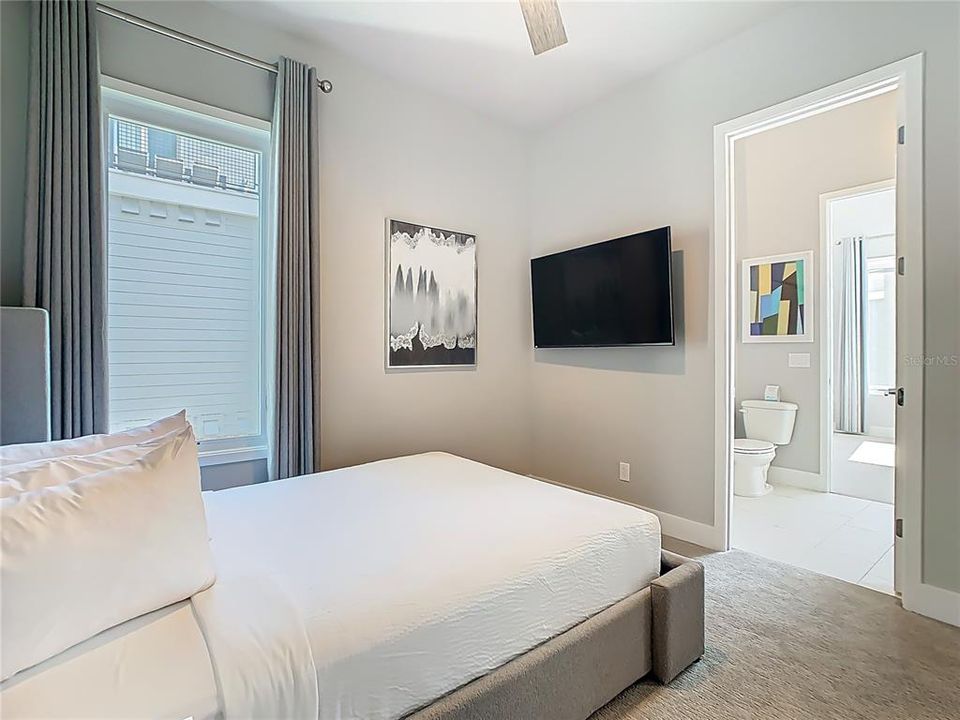 В аренду: $4,300 (5 спален, 4 ванн, 2630 Квадратных фут)