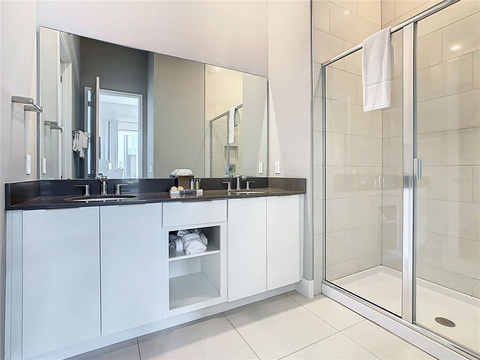 В аренду: $4,300 (5 спален, 4 ванн, 2630 Квадратных фут)