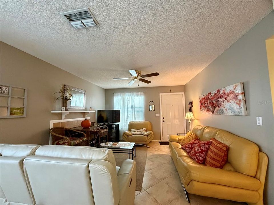 For Sale: $169,000 (2 beds, 2 baths, 912 Square Feet)