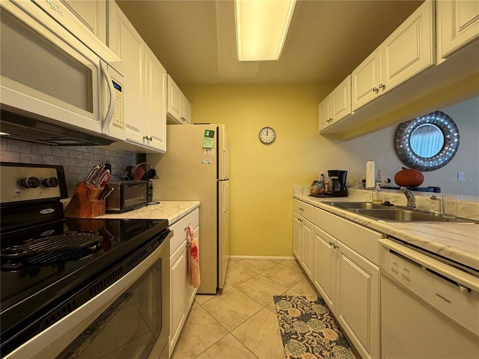 For Sale: $169,000 (2 beds, 2 baths, 912 Square Feet)