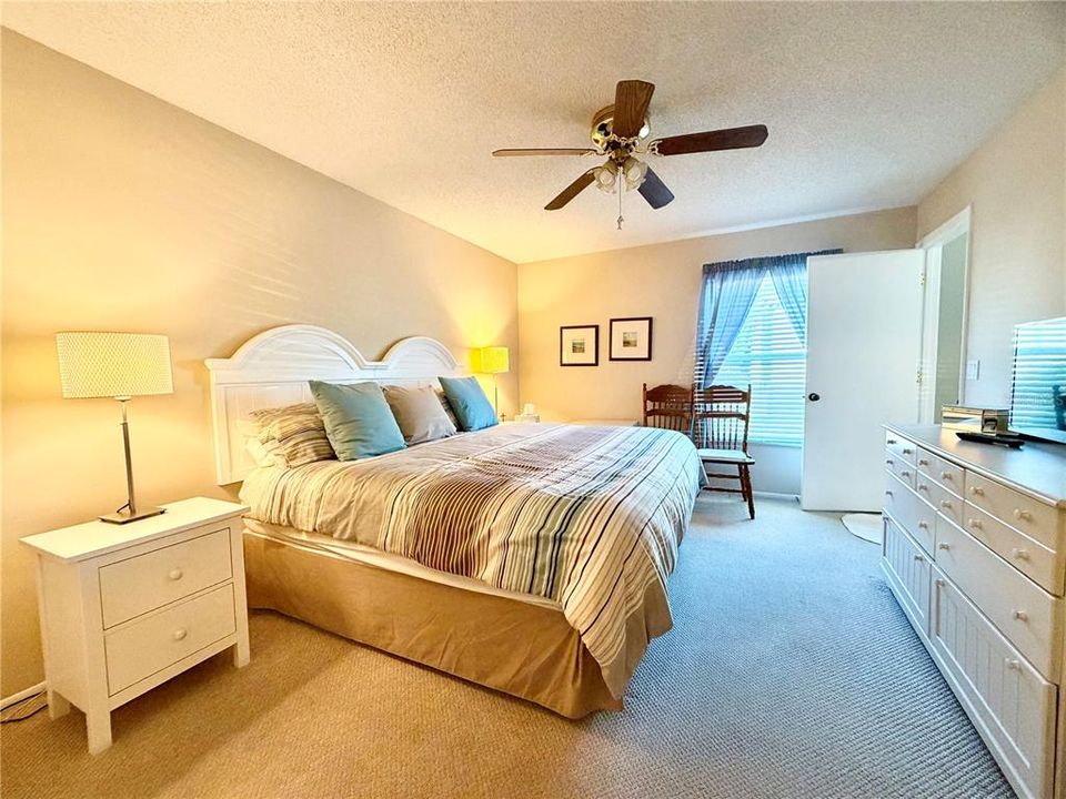 For Sale: $169,000 (2 beds, 2 baths, 912 Square Feet)