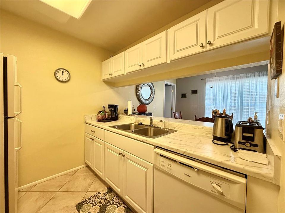 For Sale: $169,000 (2 beds, 2 baths, 912 Square Feet)