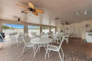 For Sale: $169,000 (2 beds, 2 baths, 912 Square Feet)