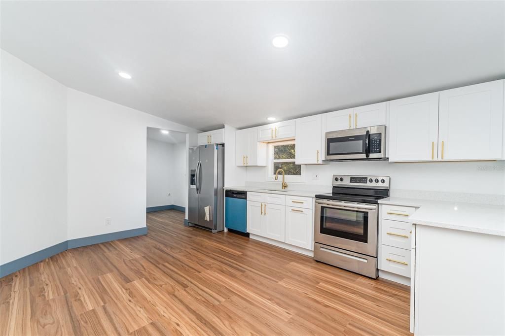 На продажу: $364,900 (5 спален, 3 ванн, 2280 Квадратных фут)