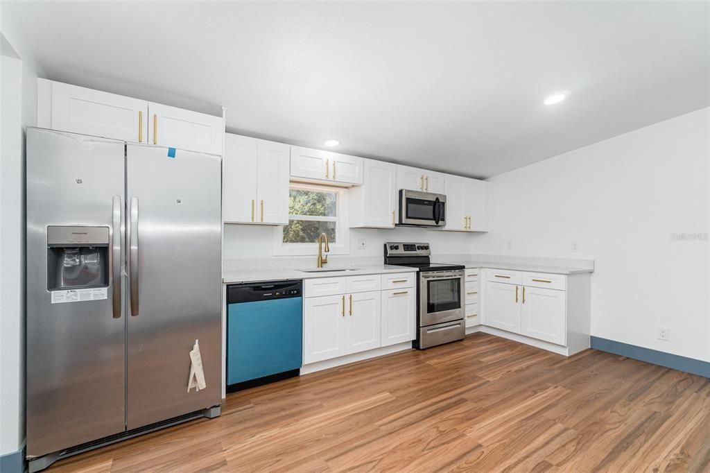 На продажу: $364,900 (5 спален, 3 ванн, 2280 Квадратных фут)