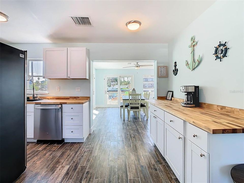 待售: $475,000 (3 贝兹, 2 浴室, 1086 平方英尺)