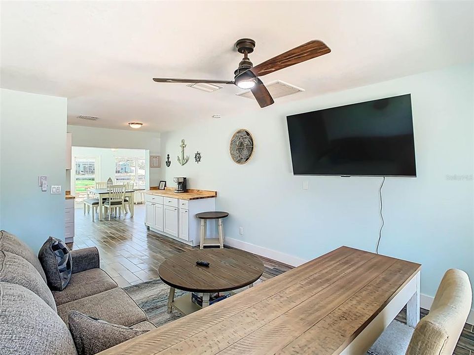 待售: $475,000 (3 贝兹, 2 浴室, 1086 平方英尺)