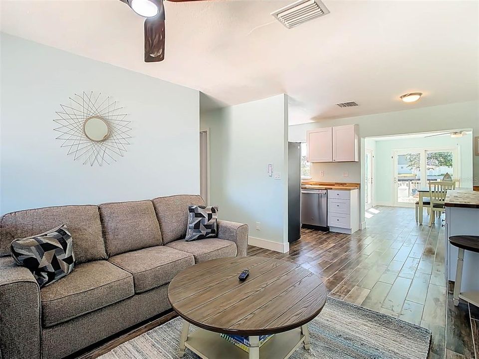 待售: $475,000 (3 贝兹, 2 浴室, 1086 平方英尺)