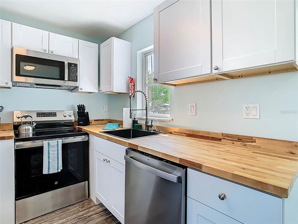 待售: $475,000 (3 贝兹, 2 浴室, 1086 平方英尺)