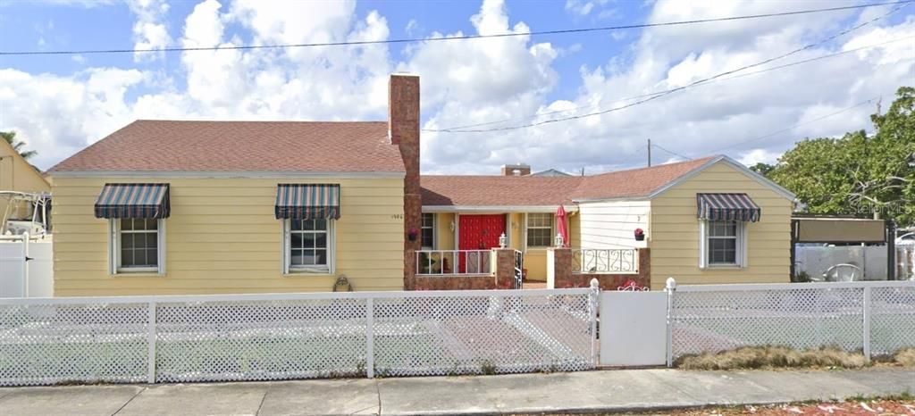 For Sale: $649,999 (4 beds, 2 baths, 1541 Square Feet)