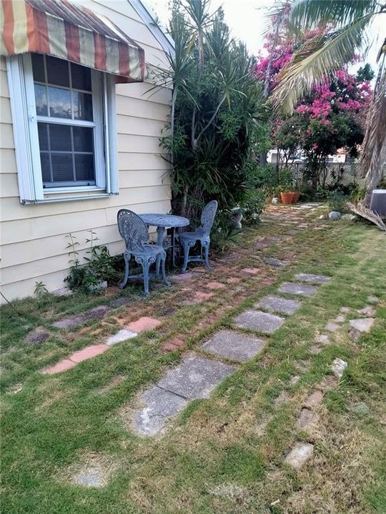 For Sale: $649,999 (4 beds, 2 baths, 1541 Square Feet)