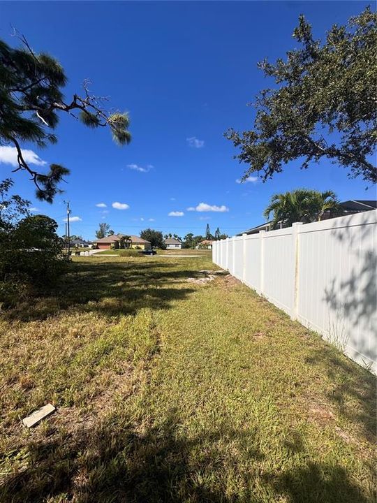 待售: $80,000 (0.23 acres)