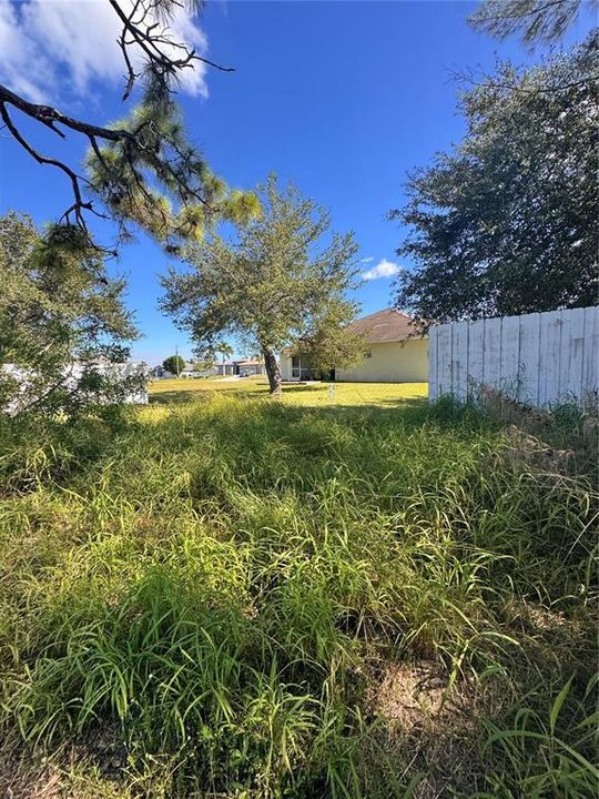 待售: $80,000 (0.23 acres)