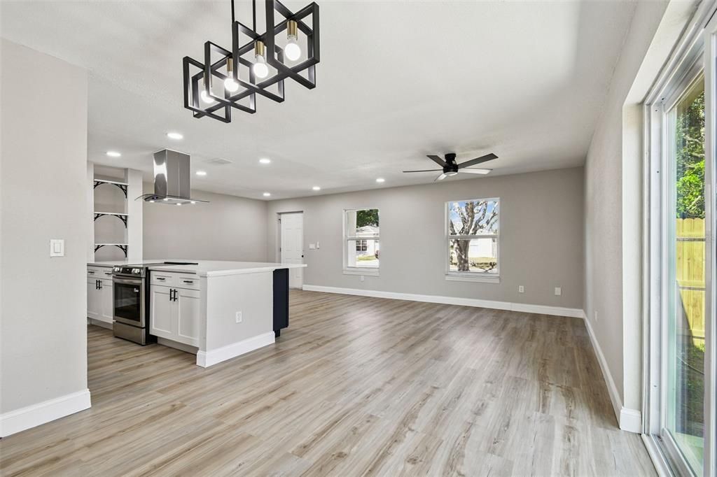 Active With Contract: $320,000 (3 beds, 2 baths, 1220 Square Feet)