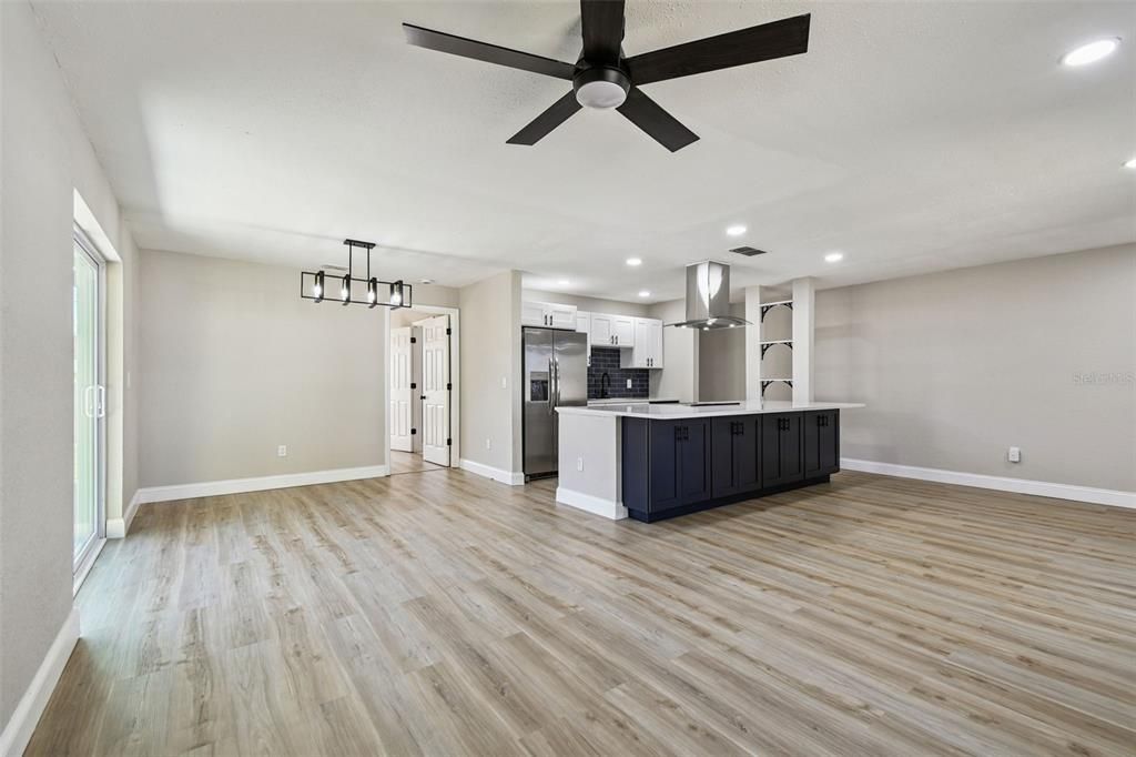 Active With Contract: $320,000 (3 beds, 2 baths, 1220 Square Feet)