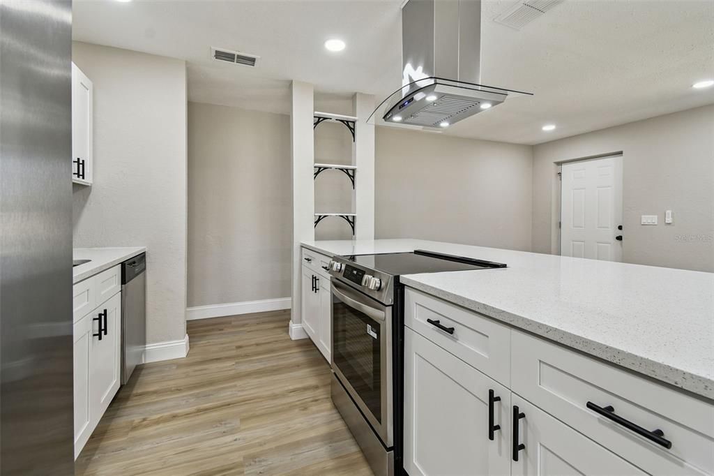 Active With Contract: $320,000 (3 beds, 2 baths, 1220 Square Feet)