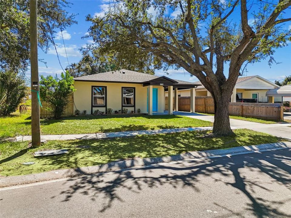 Active With Contract: $320,000 (3 beds, 2 baths, 1220 Square Feet)