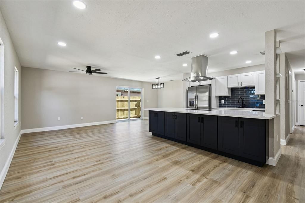 Active With Contract: $320,000 (3 beds, 2 baths, 1220 Square Feet)