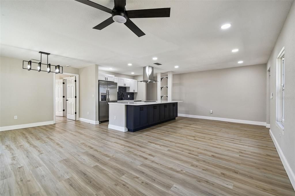 Active With Contract: $320,000 (3 beds, 2 baths, 1220 Square Feet)