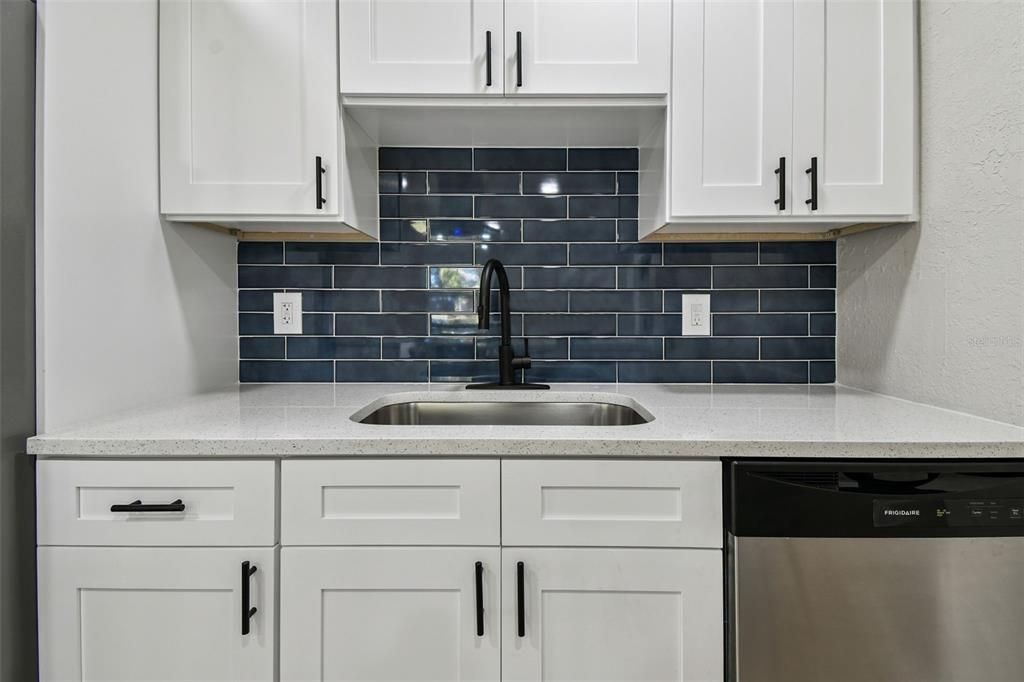 Active With Contract: $320,000 (3 beds, 2 baths, 1220 Square Feet)