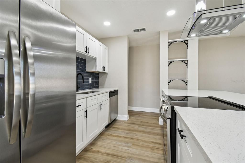 Active With Contract: $320,000 (3 beds, 2 baths, 1220 Square Feet)