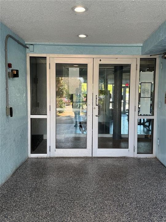 For Rent: $1,795 (2 beds, 1 baths, 887 Square Feet)