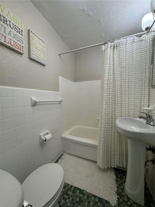 For Rent: $1,795 (2 beds, 1 baths, 887 Square Feet)