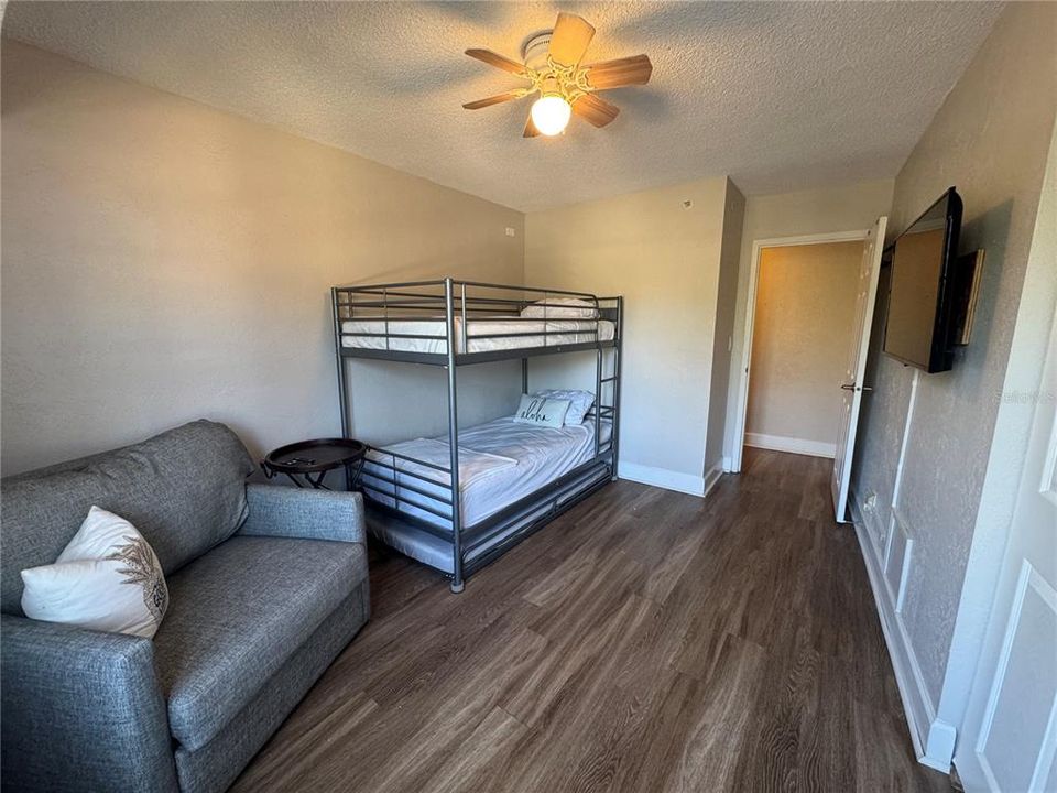 For Rent: $1,795 (2 beds, 1 baths, 887 Square Feet)