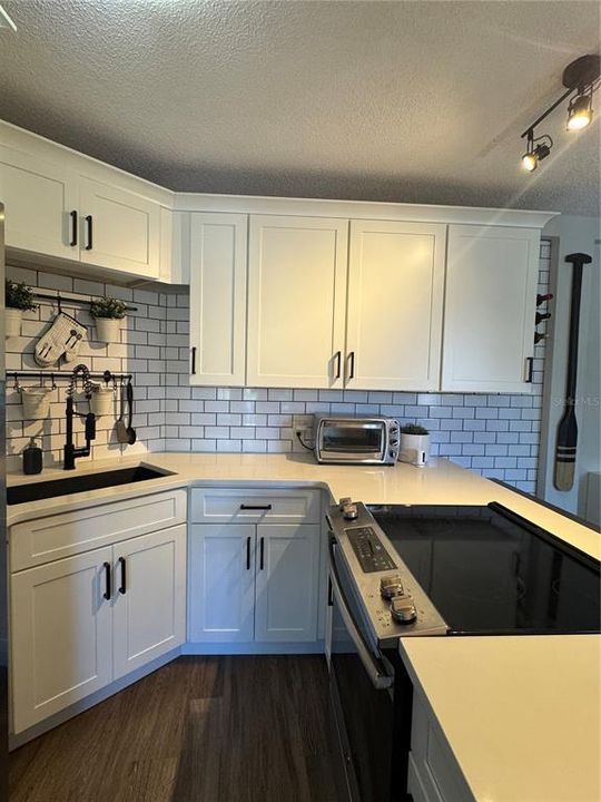For Rent: $1,795 (2 beds, 1 baths, 887 Square Feet)