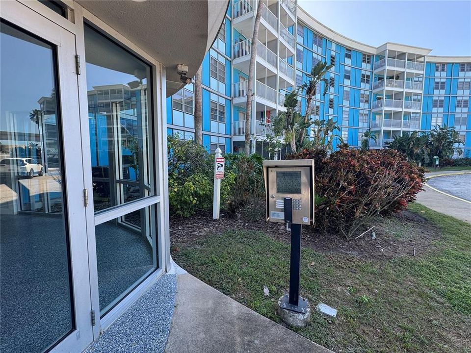 For Rent: $1,795 (2 beds, 1 baths, 887 Square Feet)