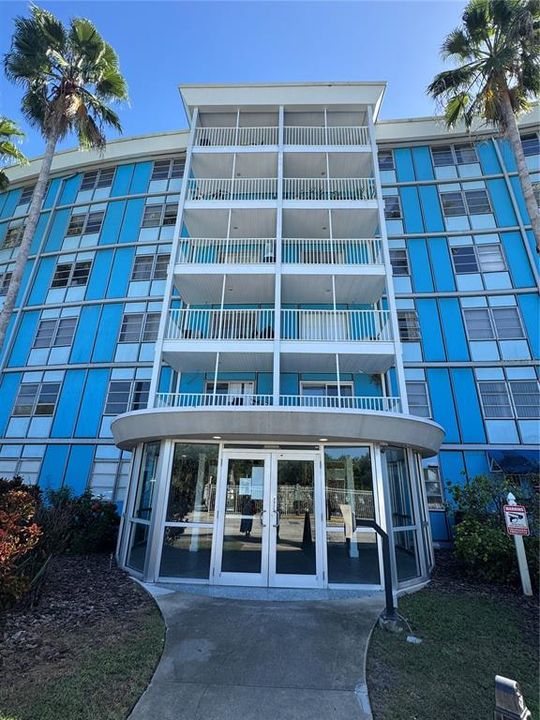 For Rent: $1,795 (2 beds, 1 baths, 887 Square Feet)