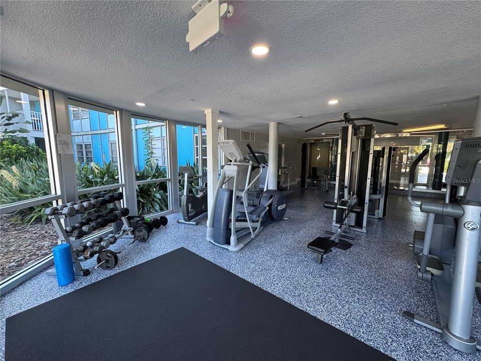 For Rent: $1,795 (2 beds, 1 baths, 887 Square Feet)