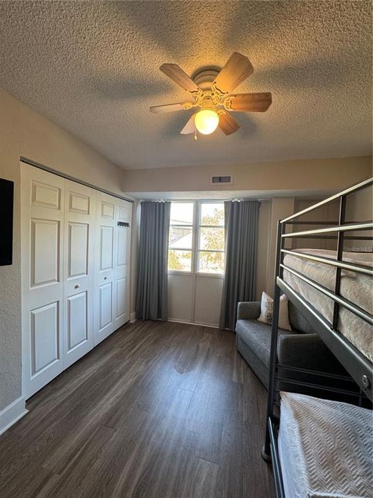 For Rent: $1,795 (2 beds, 1 baths, 887 Square Feet)