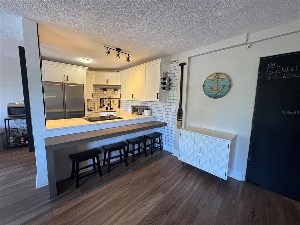 For Rent: $1,795 (2 beds, 1 baths, 887 Square Feet)