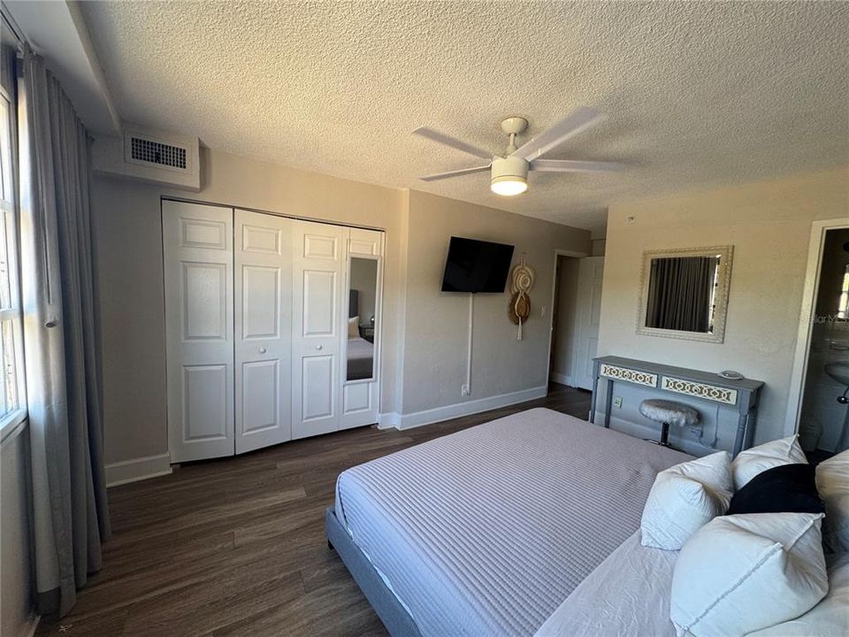 For Rent: $1,795 (2 beds, 1 baths, 887 Square Feet)