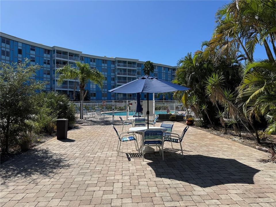 For Rent: $1,795 (2 beds, 1 baths, 887 Square Feet)