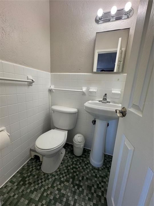 For Rent: $1,795 (2 beds, 1 baths, 887 Square Feet)