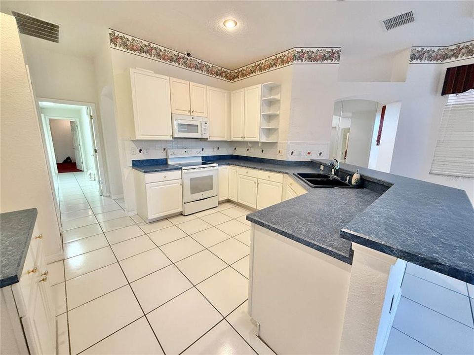 For Sale: $529,900 (4 beds, 3 baths, 2594 Square Feet)