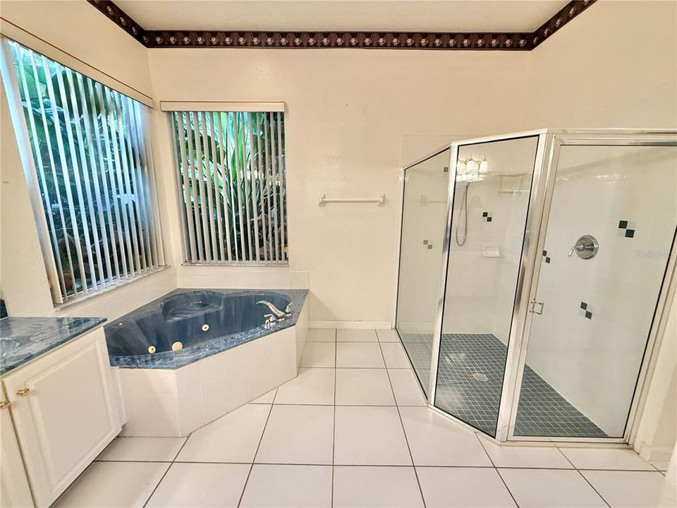 For Sale: $529,900 (4 beds, 3 baths, 2594 Square Feet)