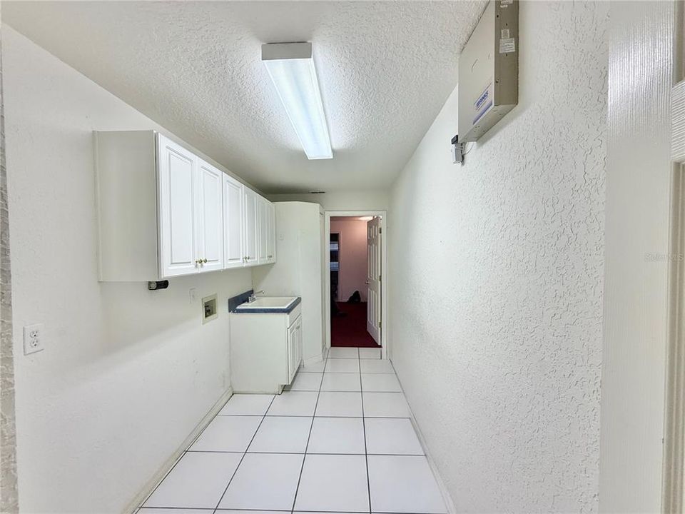 For Sale: $529,900 (4 beds, 3 baths, 2594 Square Feet)