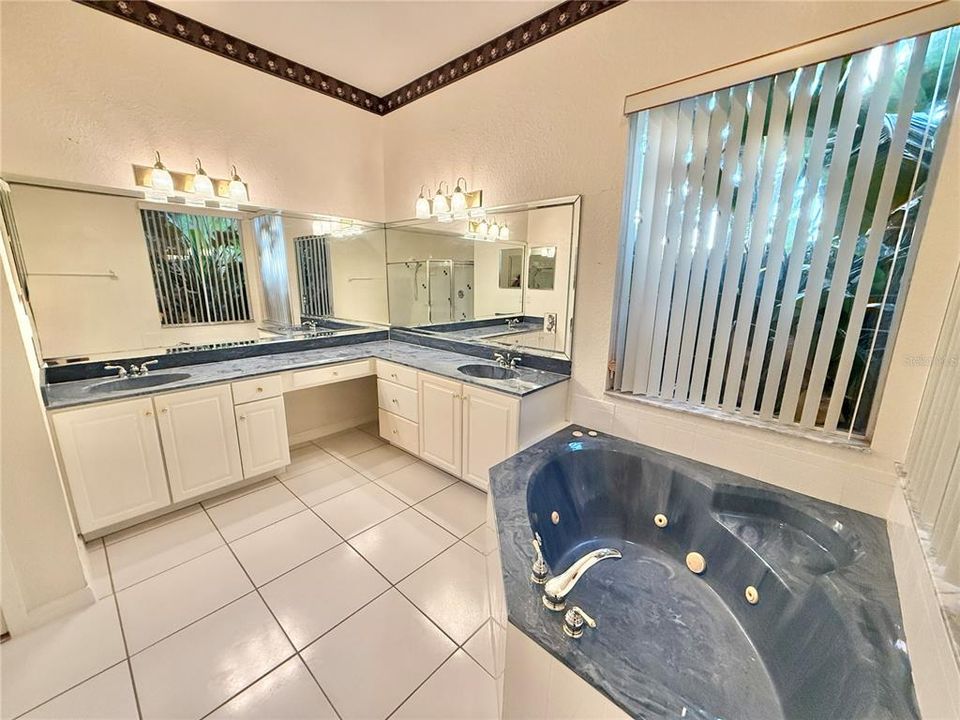 For Sale: $529,900 (4 beds, 3 baths, 2594 Square Feet)