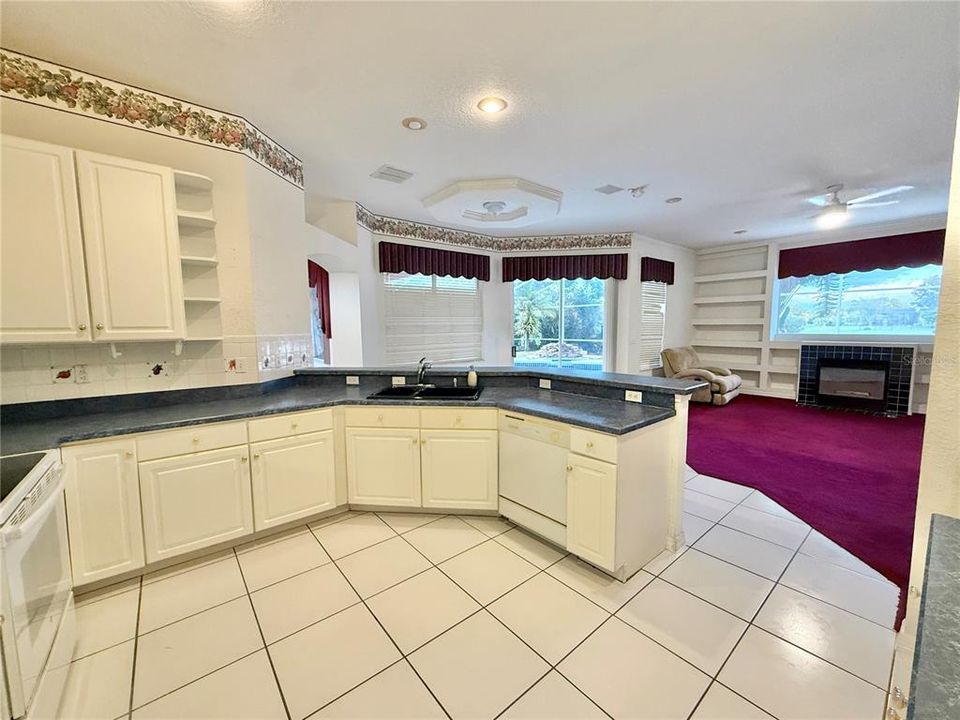 For Sale: $529,900 (4 beds, 3 baths, 2594 Square Feet)